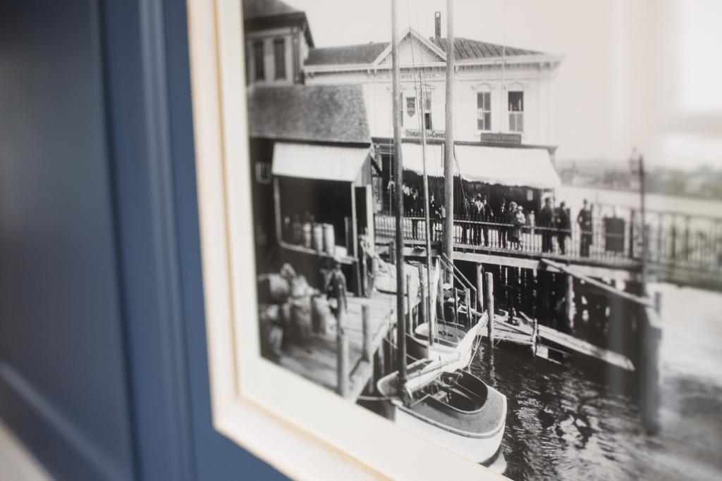 The Whaler'S Inn Мистик Екстериор снимка