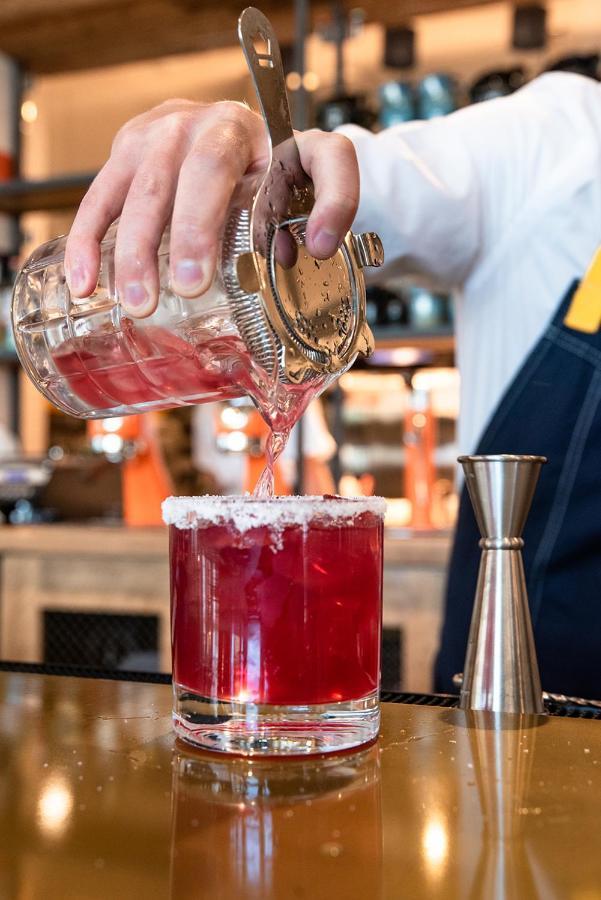 The Whaler'S Inn Мистик Екстериор снимка