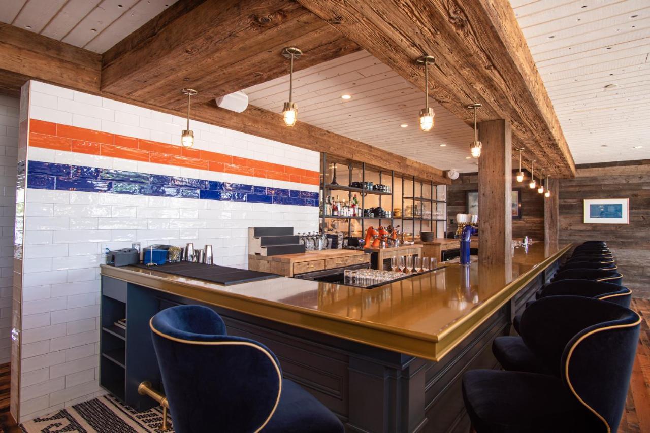 The Whaler'S Inn Мистик Екстериор снимка